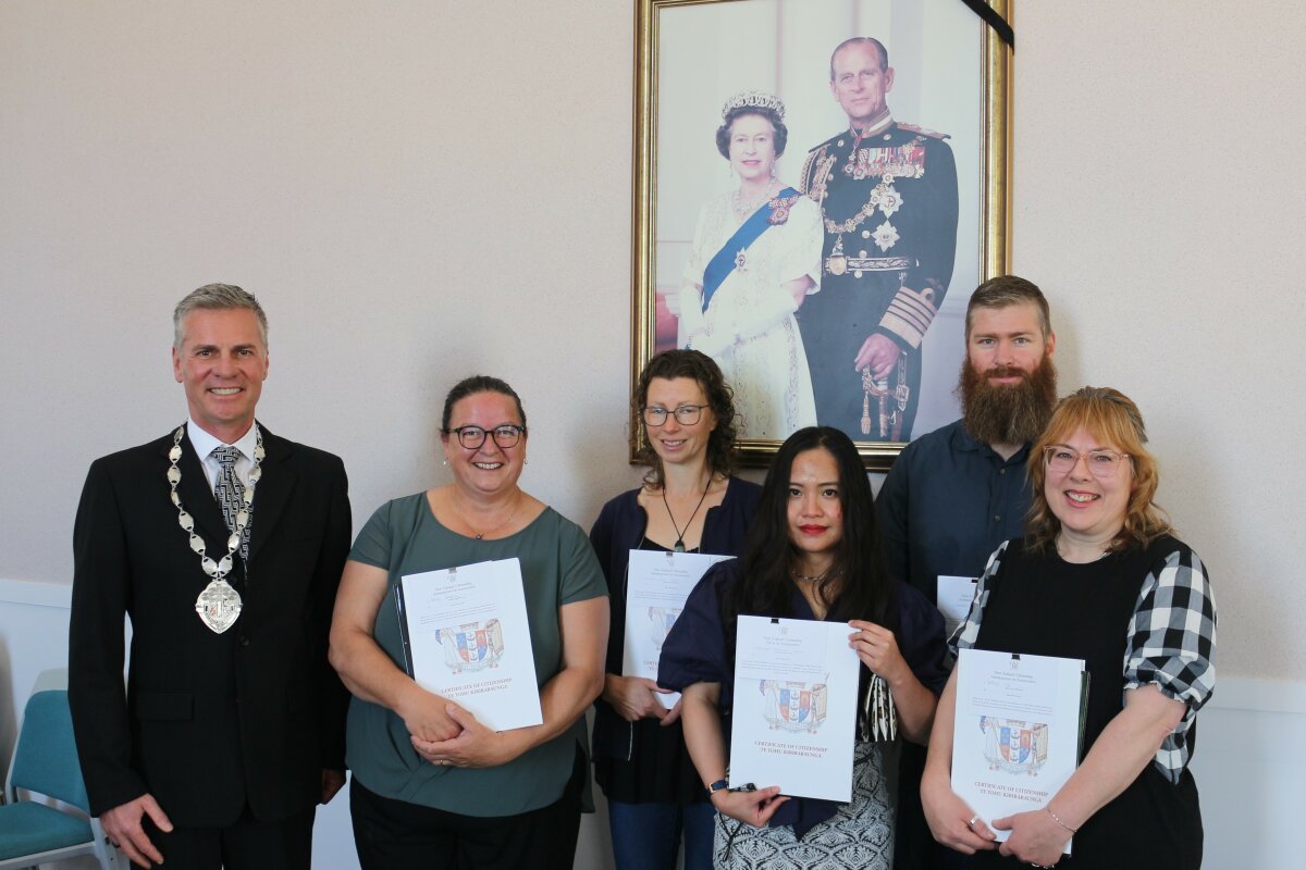 Mayor welcomes new citizens to Kaipara